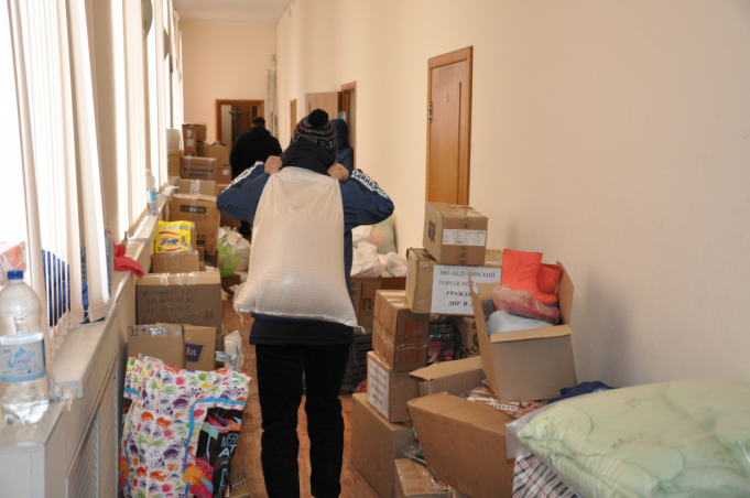Рыбинск продолжает оказывать помощь жителям Донбасса: в городе работают пять пунктов сбора гуманитарной помощи