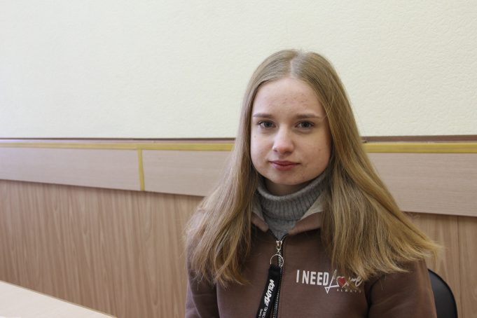 Девочка с картинки — за рулем троллейбуса