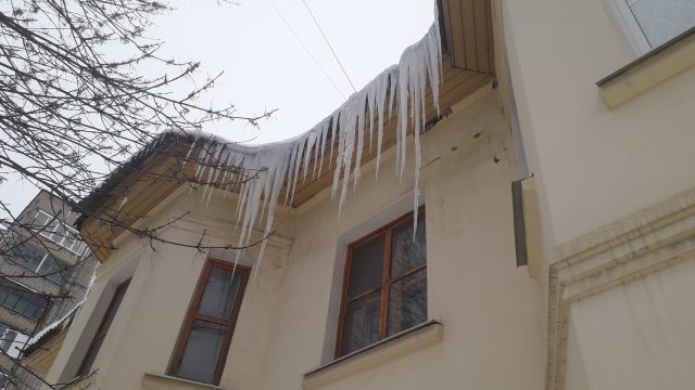 Почему управляющие компании в Рыбинске не справляются с уборкой дворов