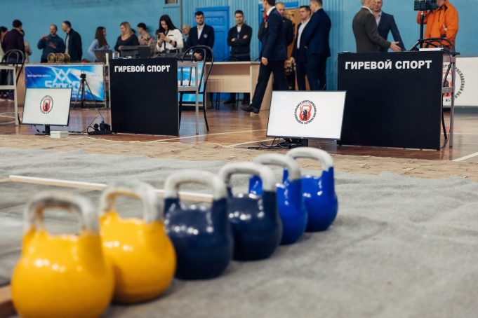 Более сотни гирь получит СК «Метеор»