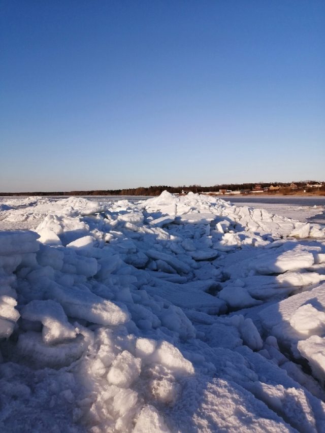 В Рыбинске пять рыбаков около часа дрейфовали на льдине