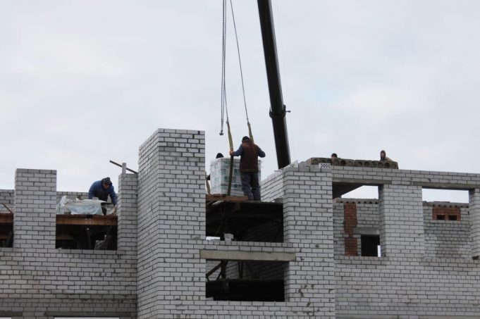 Школа в Погорелке «растет» на глазах