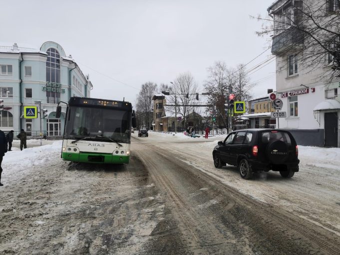 Поездка на общественном транспорте обернулась для жительницы Рыбинска серьезными травмами