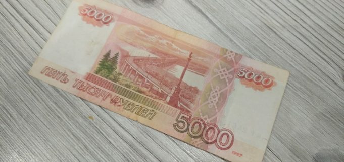 Муж хотел «отмазать» жену и дал взятку сотруднику ДПС