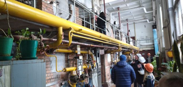 «Выше головы не прыгнешь»: руководство «Рыбинской генерации» пригласило жителей холодных квартир на экскурсию