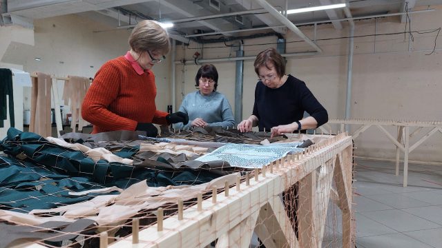 Жителей Рыбинска приглашают плести маскировочные сети: график мастерской