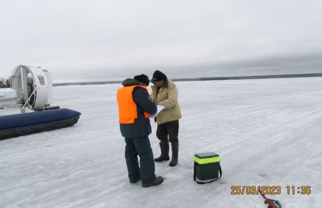 Под Рыбинском рыбаки провалились под лед