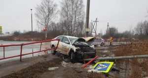 В Рыбинске пьяный водитель протаранил ограждение на Окружной дороге