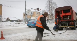 В Рыбинске приступили к чистке ливневок
