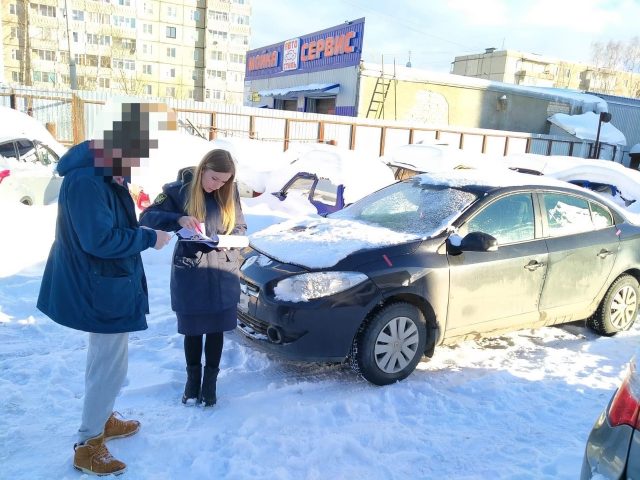 Судебные приставы забрали автомобиль рыбинца за неуплату штрафов