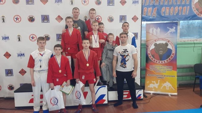 Рыбинские самбисты привезли «золото» и «бронзу» из областного центра