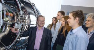 В Рыбинске студентов проекта «Крылья Ростеха» воочию знакомят с работой на предприятии