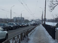 В Рыбинске образовались серьезные пробки в первый день введения реверса на Волжском мосту
