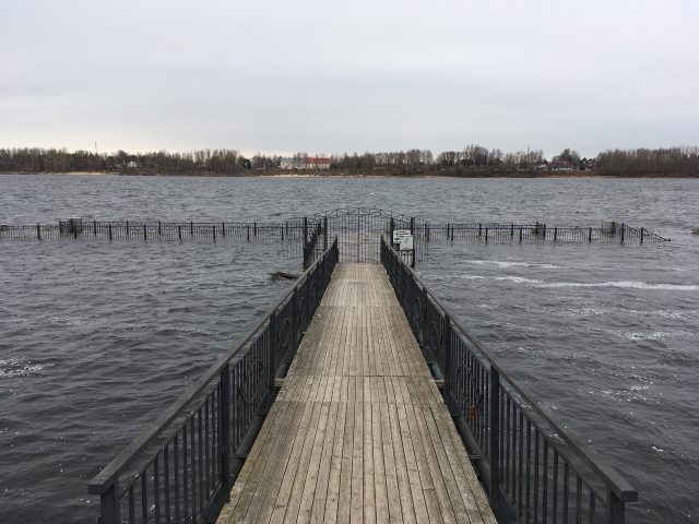 В Рыбинске затопило причал