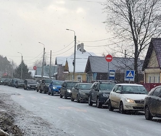 «Начинаешь ненавидеть весь мир»: жители Рыбинска жалуются на утренние пробки со Слипа