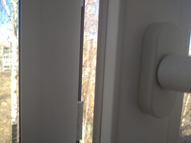 Началась пора открытых окон: следите за своими детьми