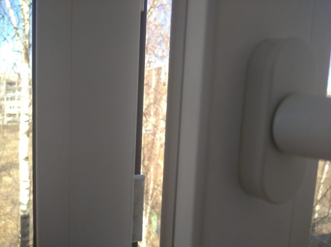 Началась пора открытых окон: следите за своими детьми