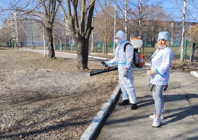 В преддверии майских праздников в Рыбинске и районе начали обработку территорий от клещей