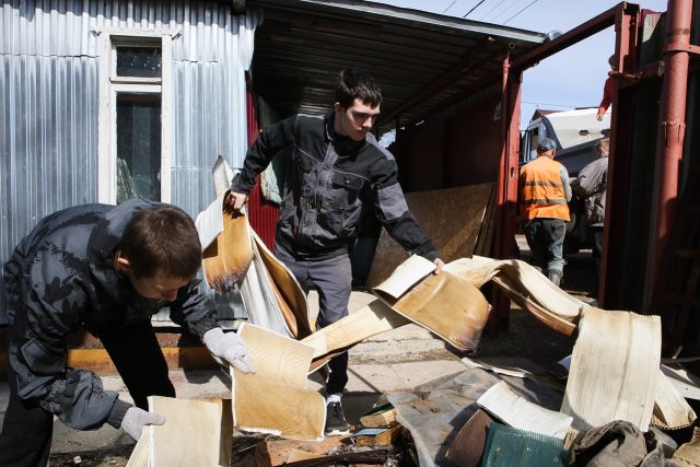 В Рыбинске помогли родителям участника СВО справиться с последствием пожара