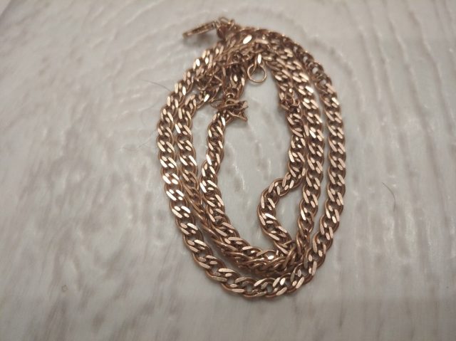 В Рыбинске из ювелирного магазина украли золотую цепь