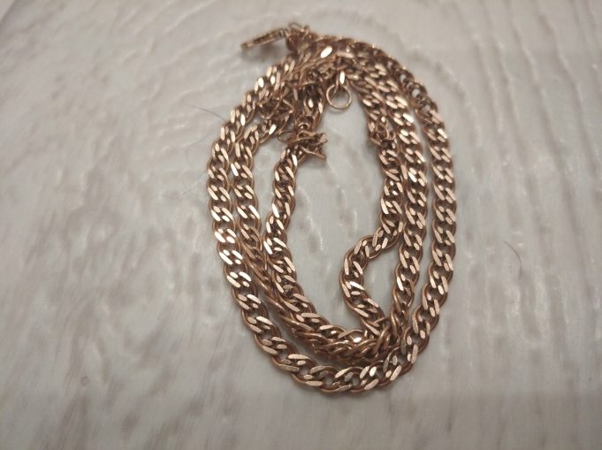 В Рыбинске из ювелирного магазина украли золотую цепь