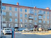 Рыбинцы решили проблему лишнего транспорта во дворе, установив шлагбаум