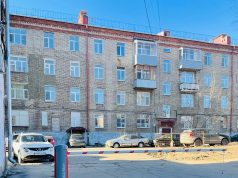 Рыбинцы решили проблему лишнего транспорта во дворе, установив шлагбаум