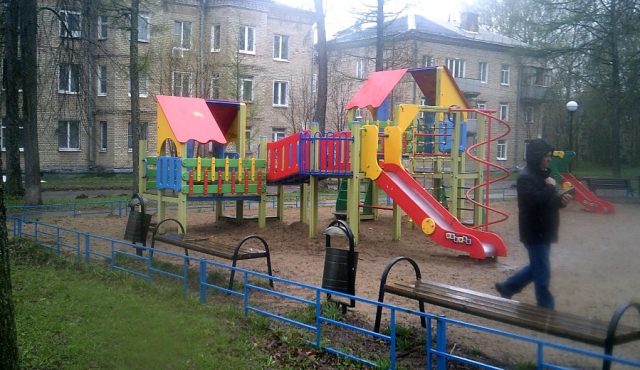 Комиссия из правительства области осталась недовольна состоянием микрорайона в Рыбинске