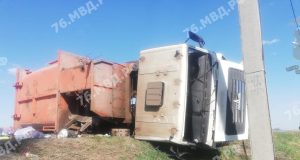 В Рыбинском районе перевернулся грузовик