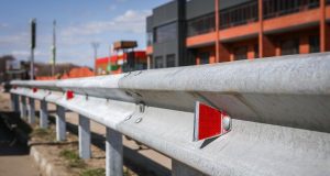 На Волжской набережной установили ограждение