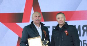 Михаил Евраев вручил почетные знаки «Предприятие трудовой доблести»