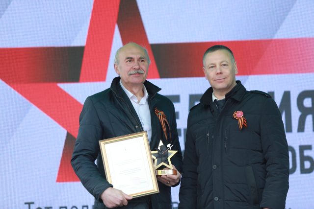 Михаил Евраев вручил почетные знаки «Предприятие трудовой доблести»