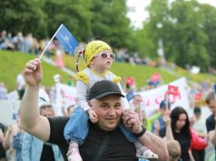 Михаил Евраев поздравил жителей областного центра с Днем города