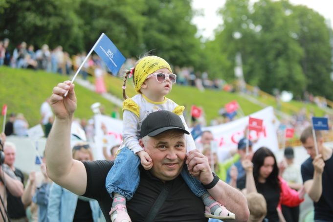 Михаил Евраев поздравил жителей областного центра с Днем города