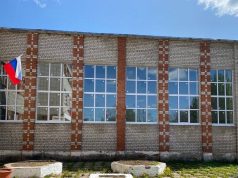 В школе Рыбинского района ремонтируют спортивный зал