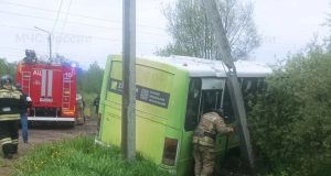 В Рыбинском районе рейсовый автобус оказался в кювете