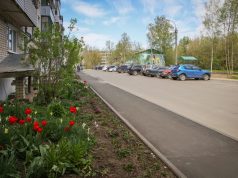 В Рыбинске проверили ремонт двора, который подрядчик не успел доделать в прошлом году