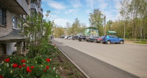 В Рыбинске проверили ремонт двора, который подрядчик не успел доделать в прошлом году