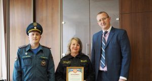 В Рыбинске сотрудницу охранной организации наградили благодарственным письмом за смелый поступок