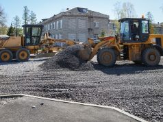 На парковке у школы №44 возобновили ремонт