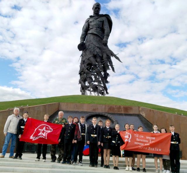 Рыбинцы вернулись из автопробега Вахта памяти «Горсть земли».