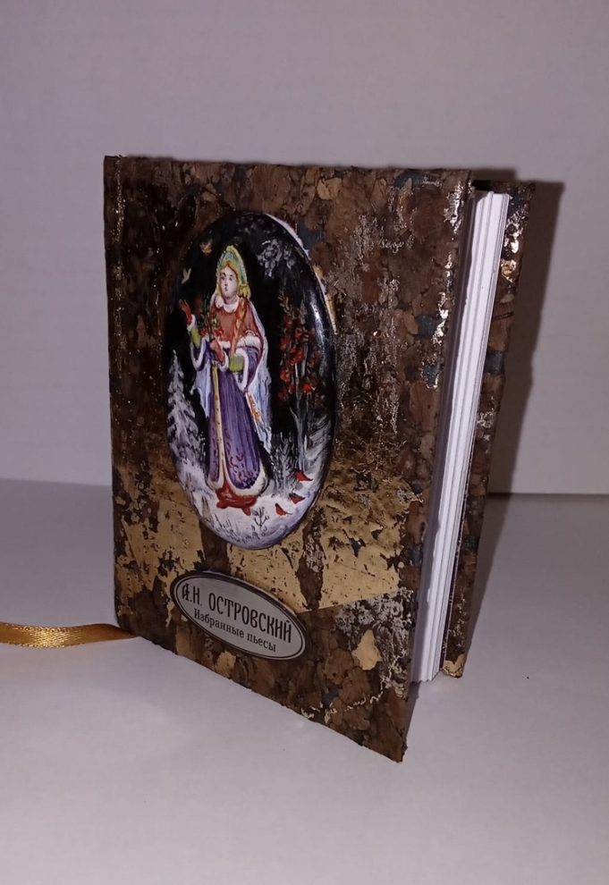 Рыбинские студентки завоевали призовые места на Всероссийском конкурсе переплета