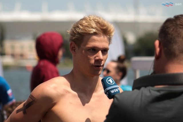 Александр Степанов сотворил золотой хет-трик на чемпионате России по плаванию на открытой воде