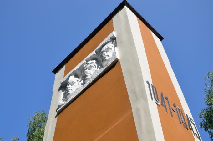 В Рыбинском районе завершили благоустройство территории мемориала воинам-землякам, погибшим в годы ВОВ