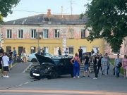 На Волжской набережной «Лада» вылетела на тротуар