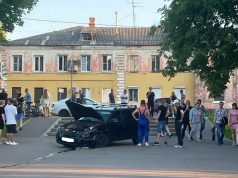 На Волжской набережной «Лада» вылетела на тротуар