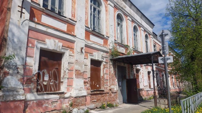 Рыбинцев приглашаю на очередной субботник в Мариинскую гимназию