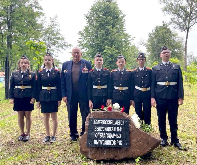 У кадетского корпуса появился закладной камень