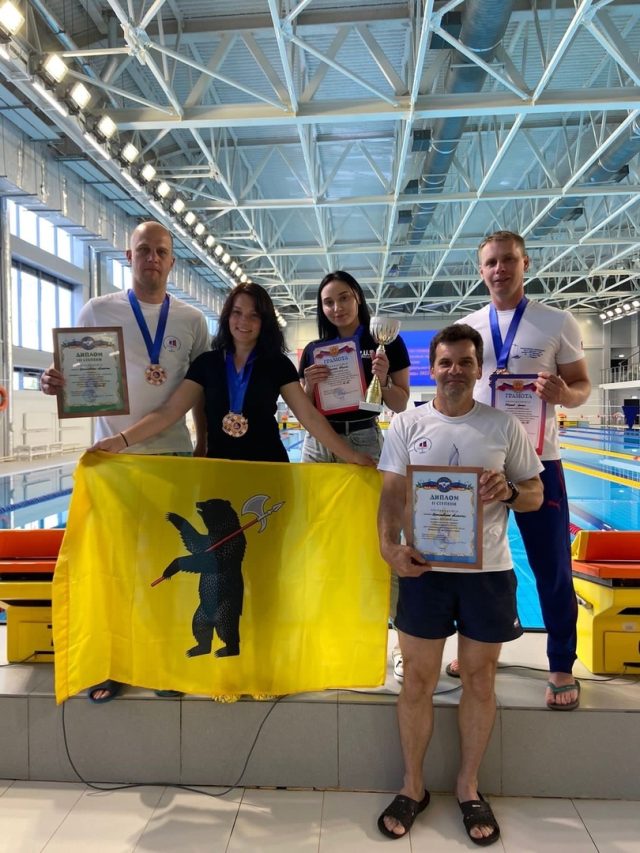 Команда МЧС России по Ярославской области взяла серебро соревнований по плаванию