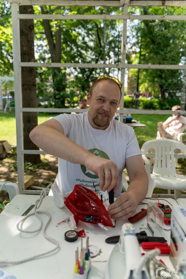 Дмитрий Осинский: «Зачем выбрасывать технику, если можно починить»?